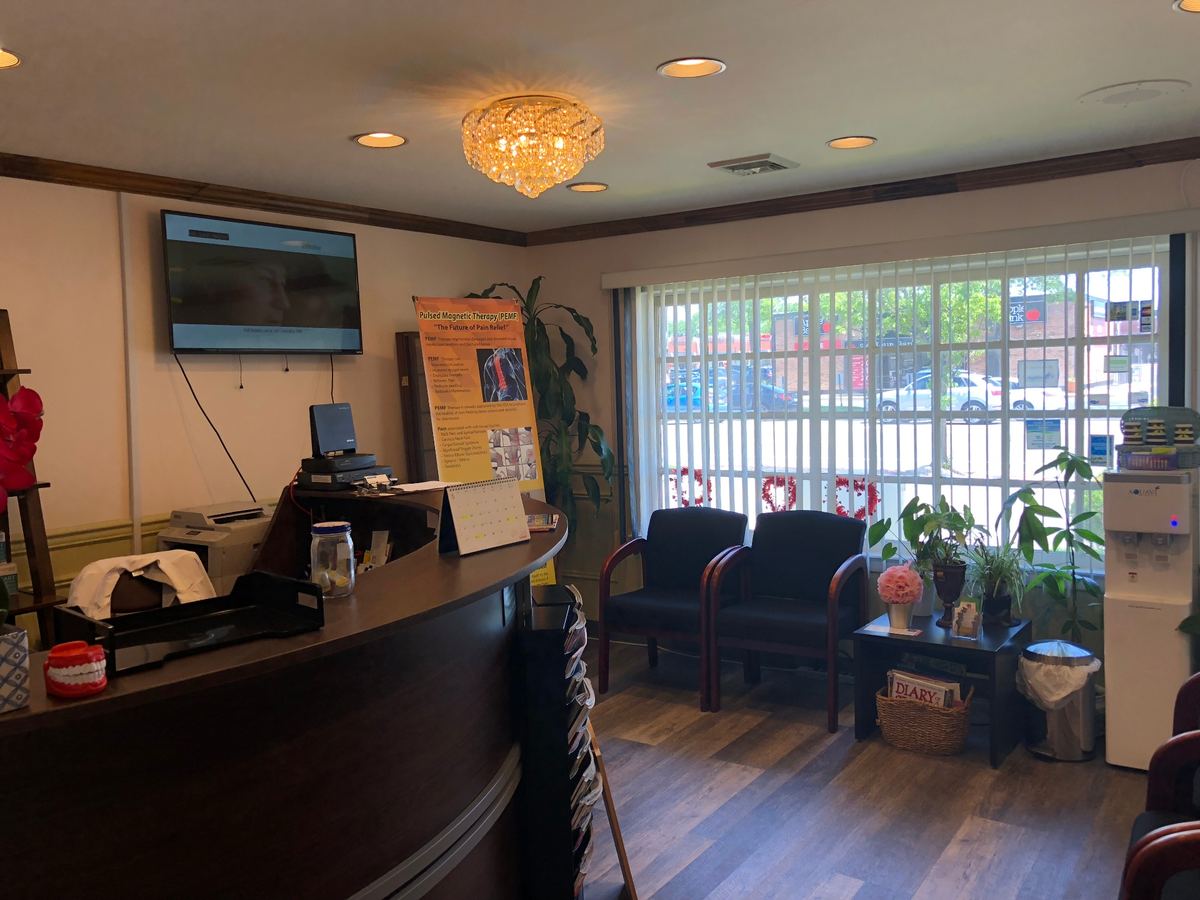 Reception and waiting area at NY PAPA Acupuncture clinic in Hicksville, NY